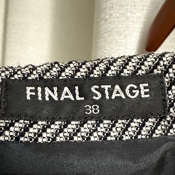 Elegant Gray Striped Pencil Skirt - Picture 3 of 3